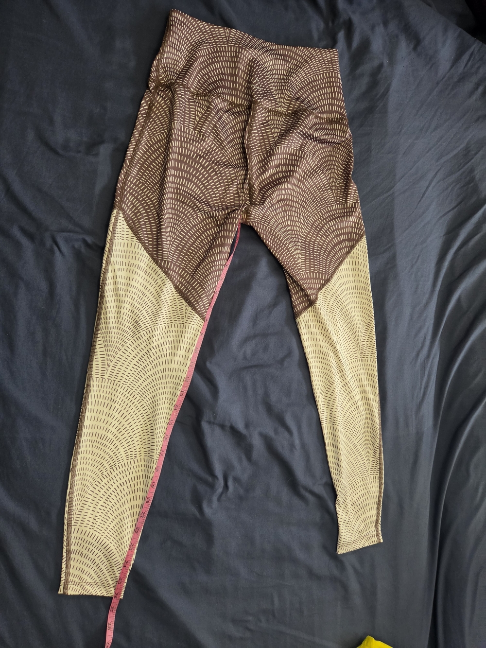 Beyond Yoga Printed Two-Tone Brown and Cream Leggings